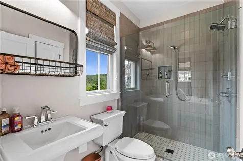 310 Compass Street Pacific Beach WA 98571