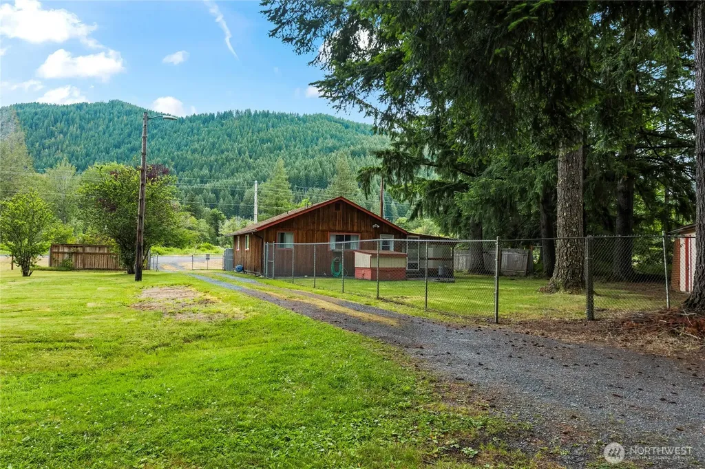 22204 State Route 706 E Elbe WA 98330