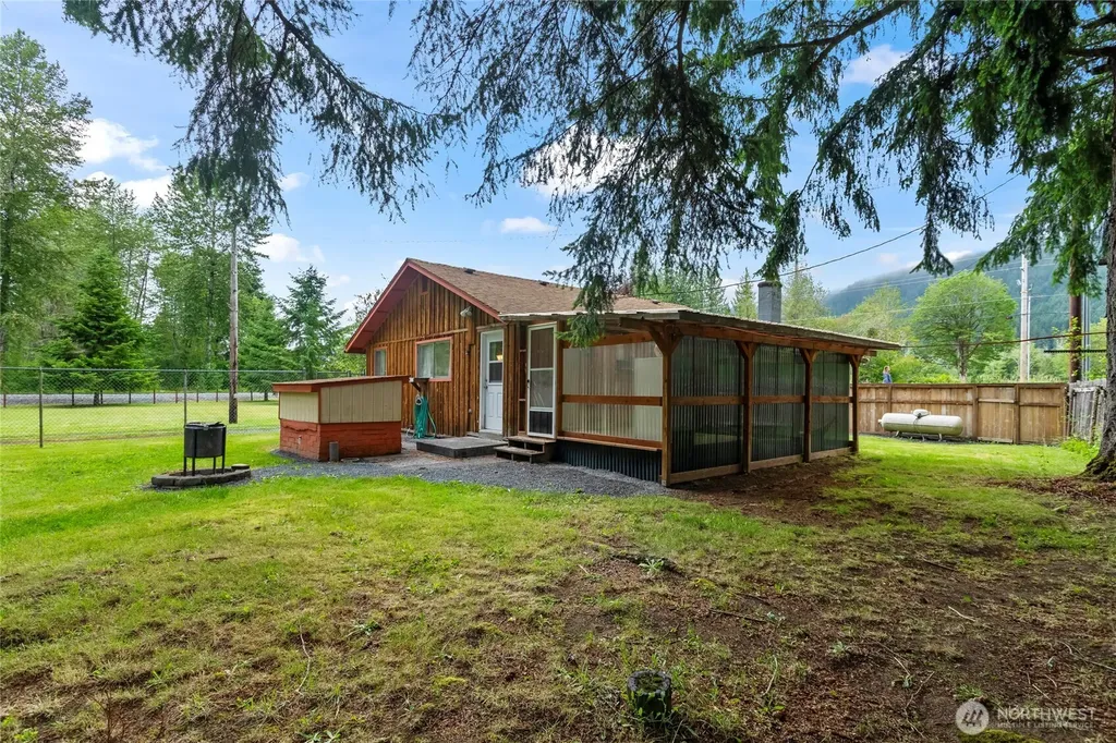 22204 State Route 706 E Elbe WA 98330