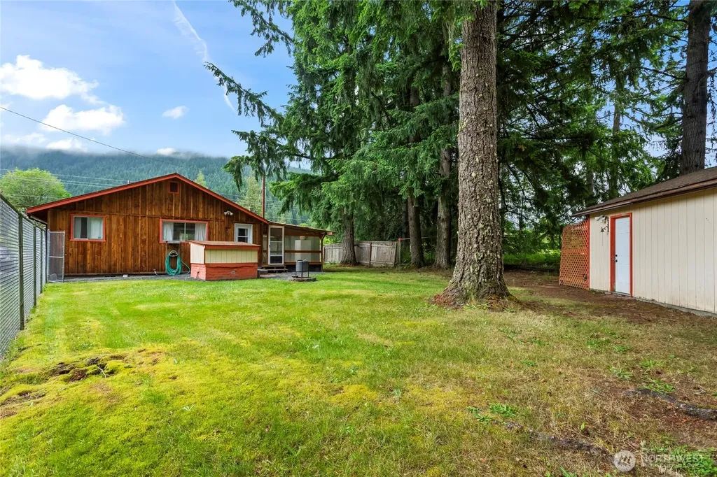 22204 State Route 706 E Elbe WA 98330