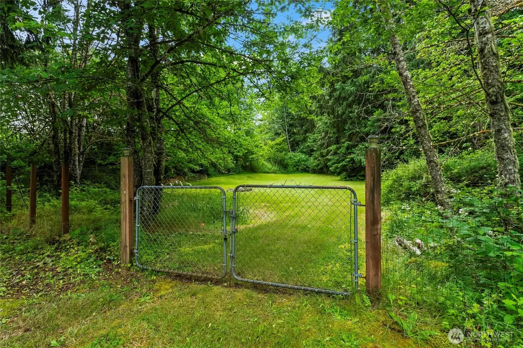 22204 State Route 706 E Elbe WA 98330