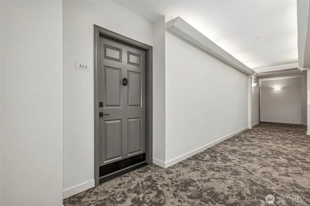 3221 SW Avalon Way Seattle WA 98116