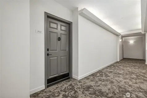 3221 SW Avalon Way Seattle WA 98116