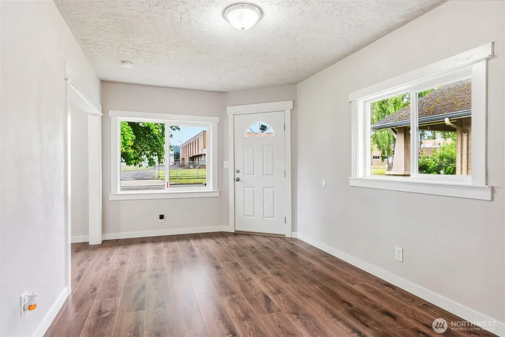 2843 Hemlock Street Longview WA 98632