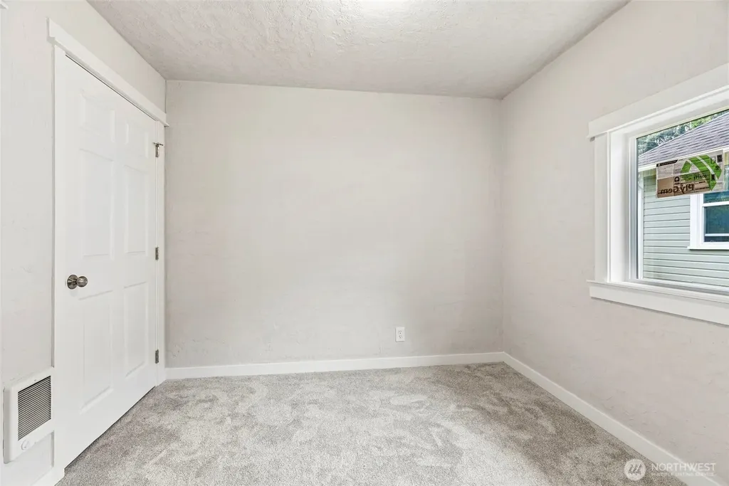 2843 Hemlock Street Longview WA 98632