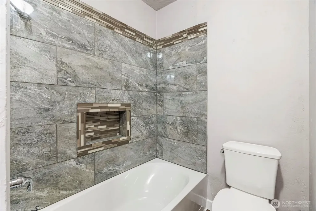 2843 Hemlock Street Longview WA 98632