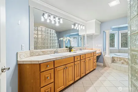 14225 SE 87th Place Newcastle WA 98059