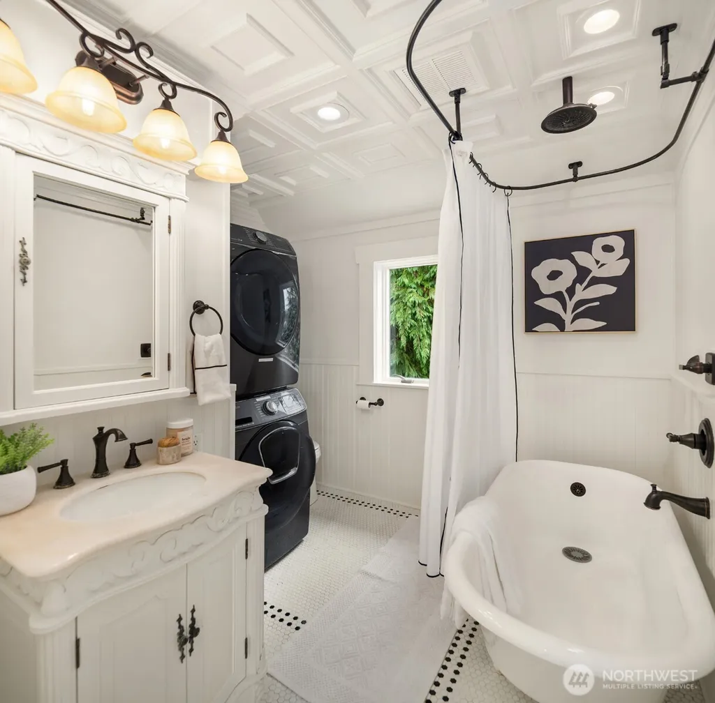 3435 Walnut Avenue SW Seattle WA 98116