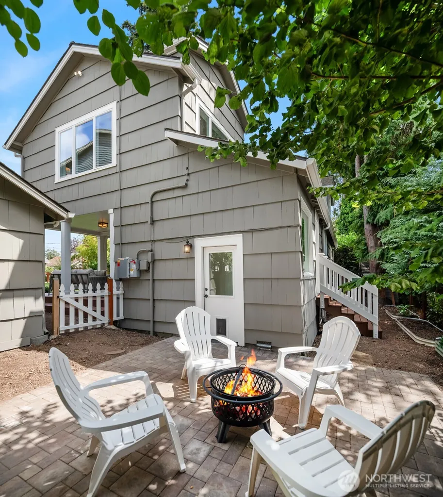 3435 Walnut Avenue SW Seattle WA 98116