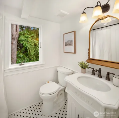 3435 Walnut Avenue SW Seattle WA 98116