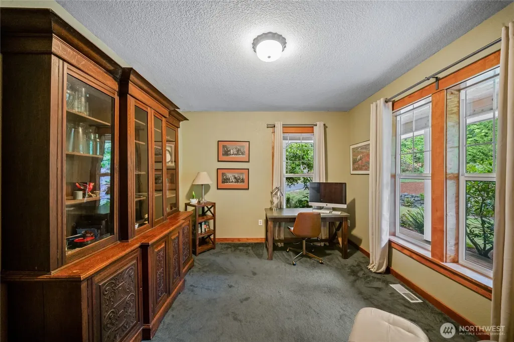 6127 Lemon Road NE Olympia WA 98506