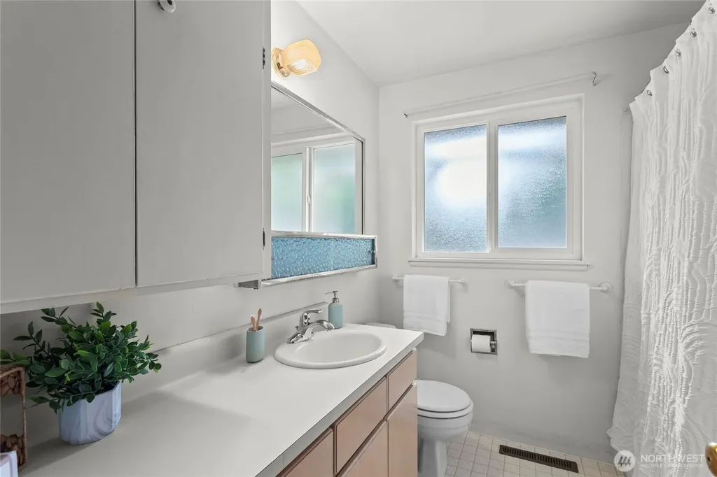8710 33rd Street W Tacoma WA 98466