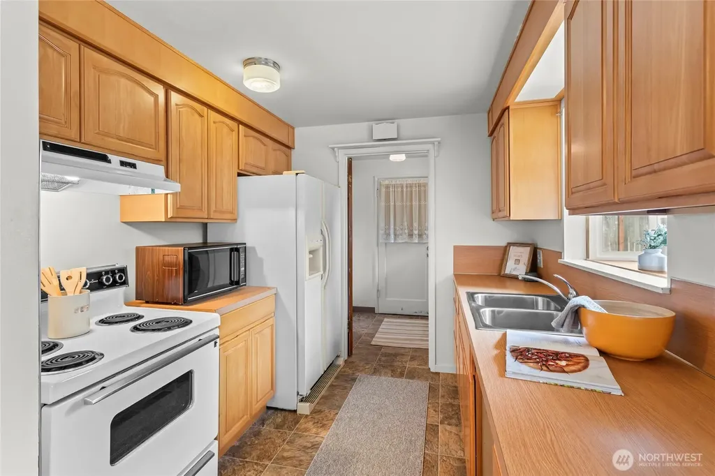 8710 33rd Street W Tacoma WA 98466