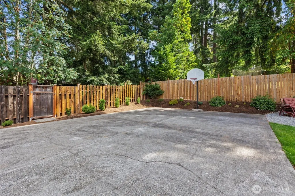 8512 NE 136th Street Kirkland WA 98034