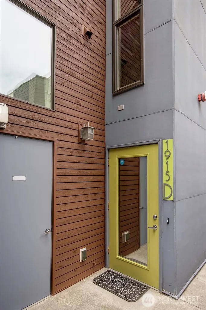 1915 25th Avenue S Seattle WA 98144