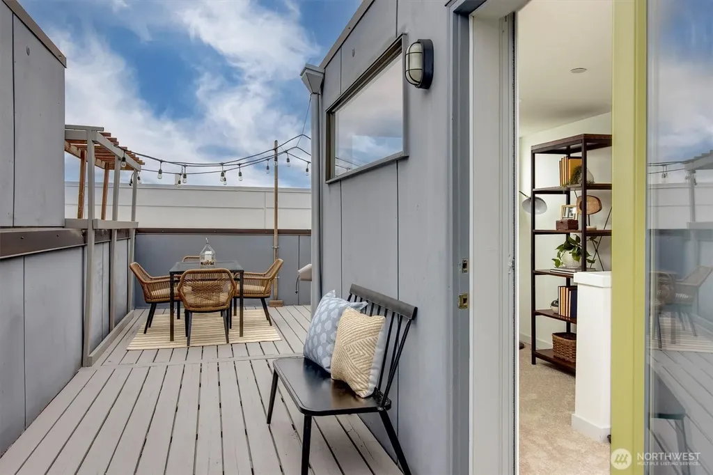 1915 25th Avenue S Seattle WA 98144
