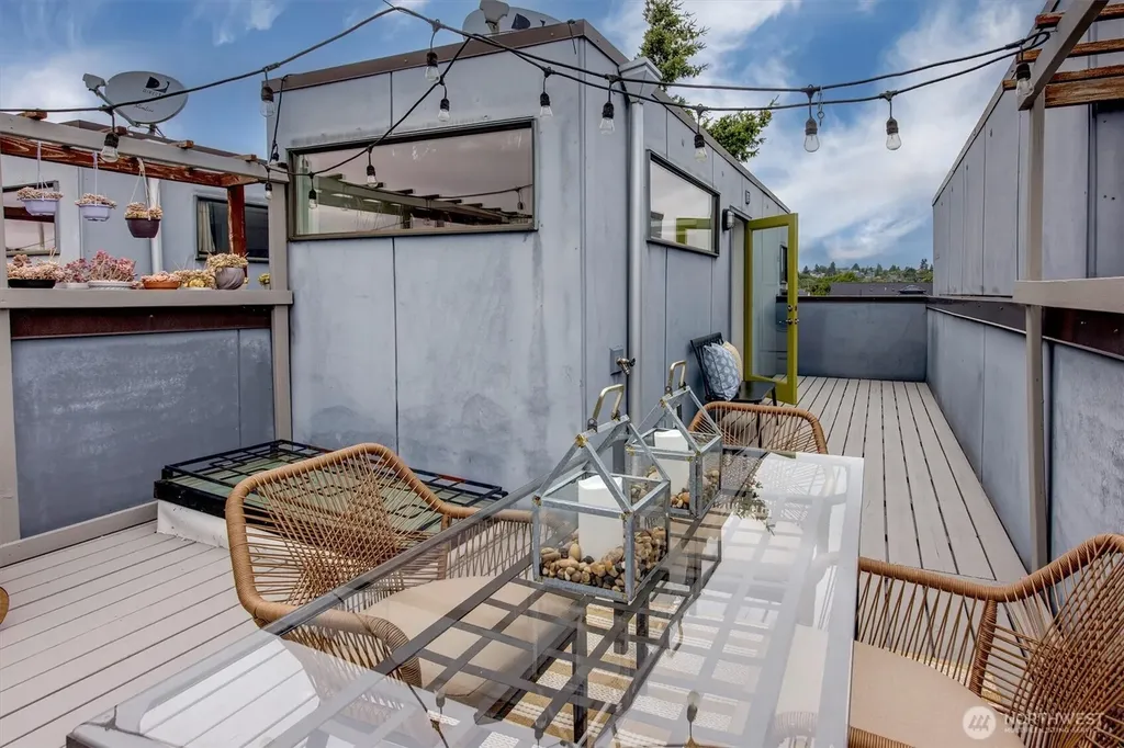 1915 25th Avenue S Seattle WA 98144