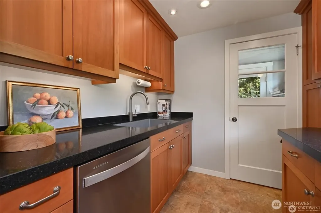 2607 31st Avenue W Seattle WA 98199
