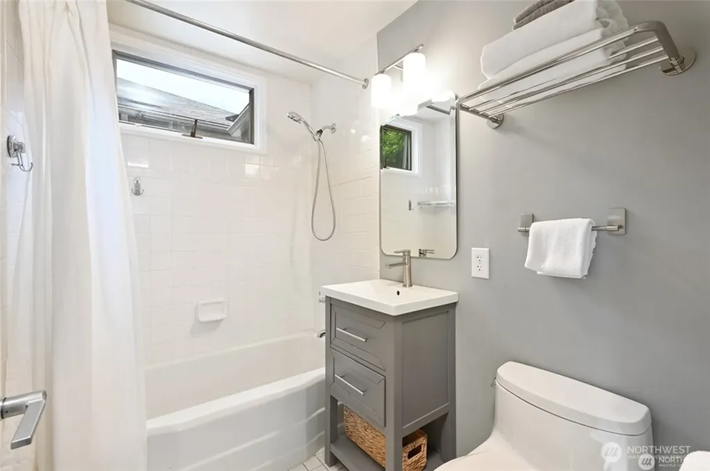 2607 31st Avenue W Seattle WA 98199