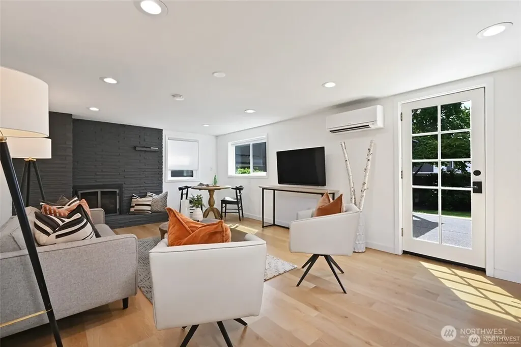 2607 31st Avenue W Seattle WA 98199