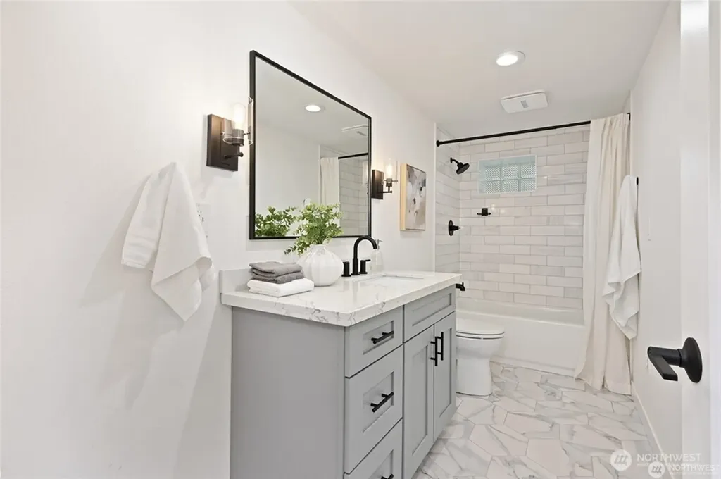 2607 31st Avenue W Seattle WA 98199