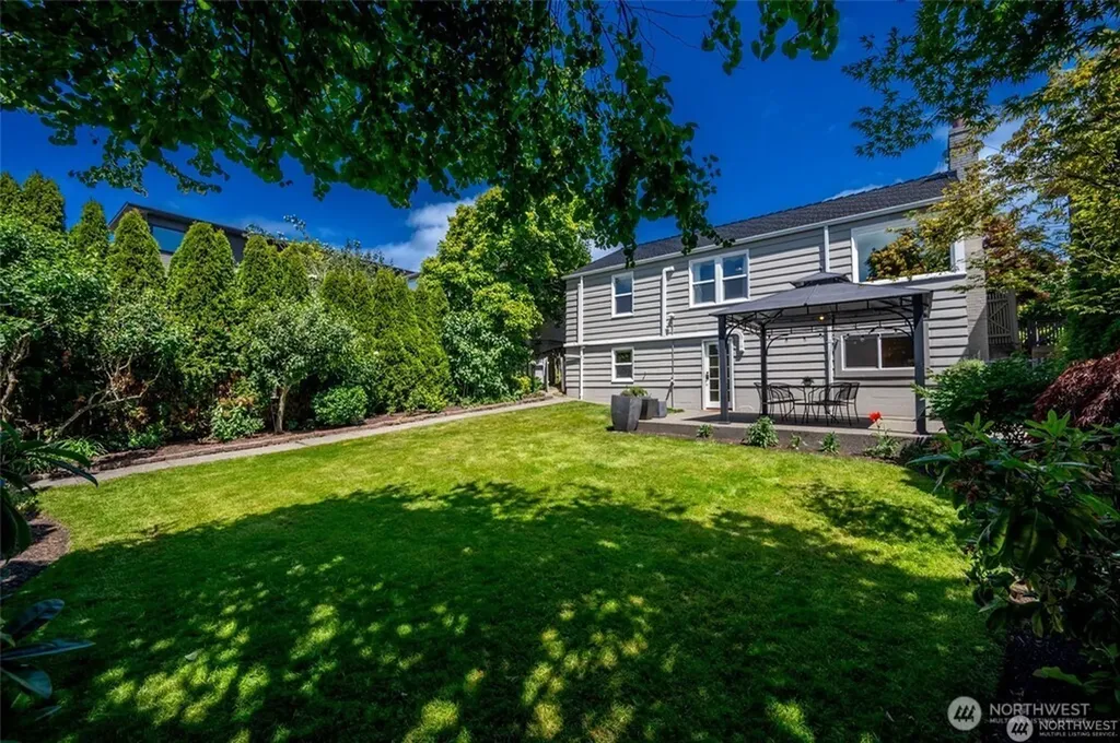 2607 31st Avenue W Seattle WA 98199