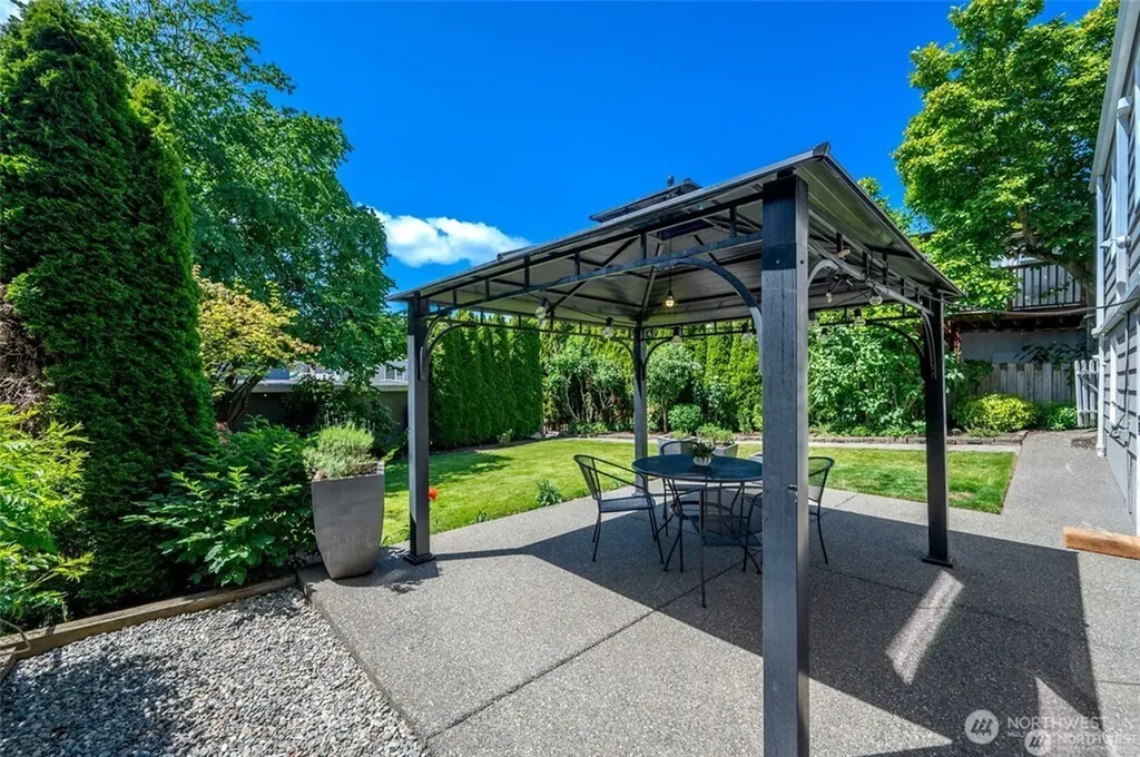 2607 31st Avenue W Seattle WA 98199