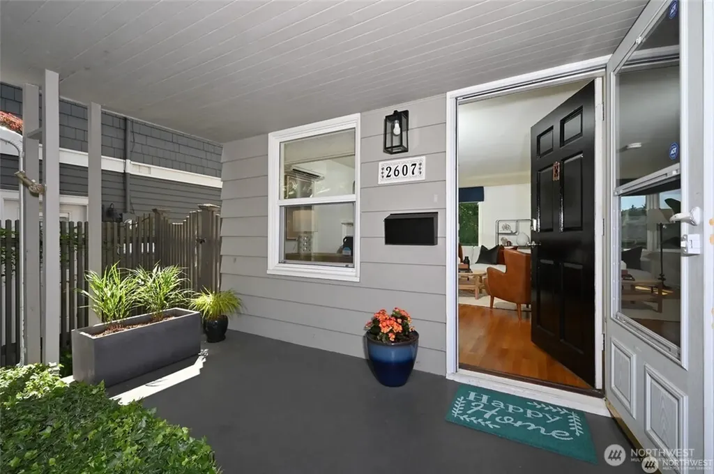 2607 31st Avenue W Seattle WA 98199
