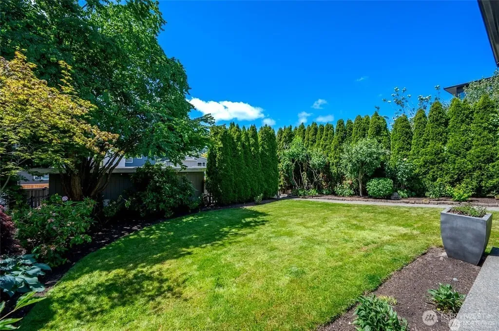 2607 31st Avenue W Seattle WA 98199