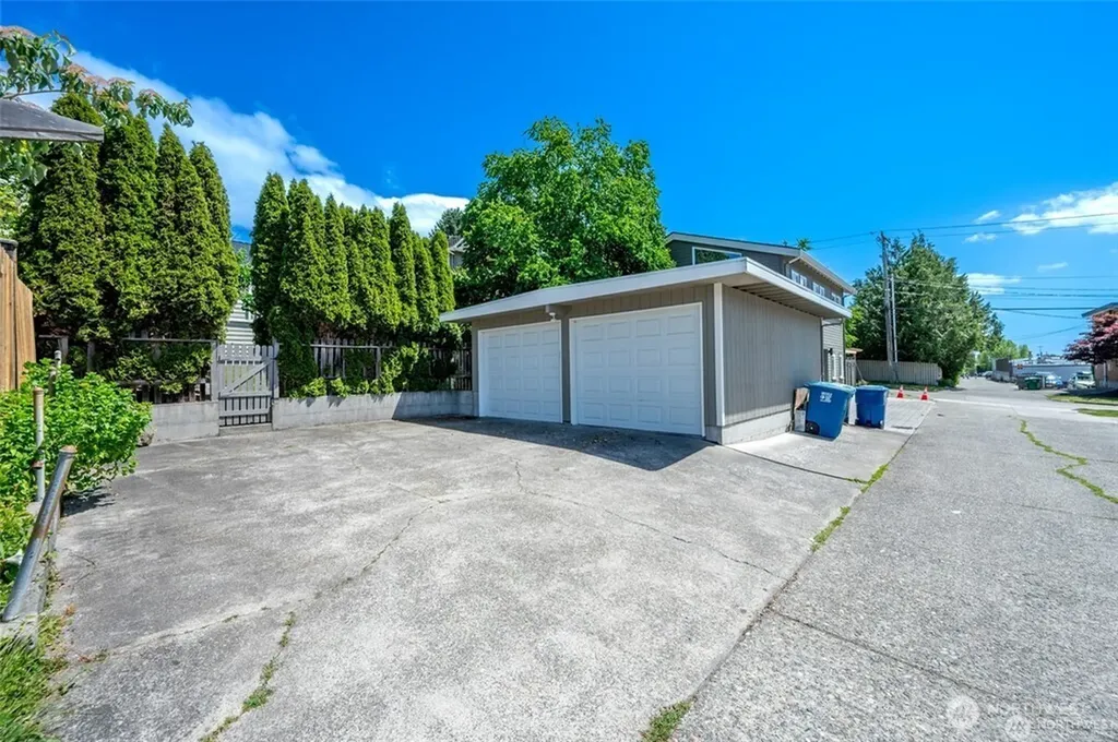 2607 31st Avenue W Seattle WA 98199