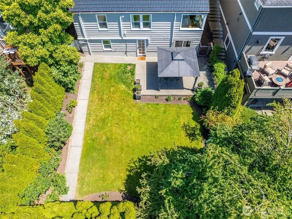 2607 31st Avenue W Seattle WA 98199