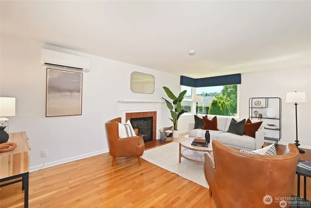 2607 31st Avenue W Seattle WA 98199