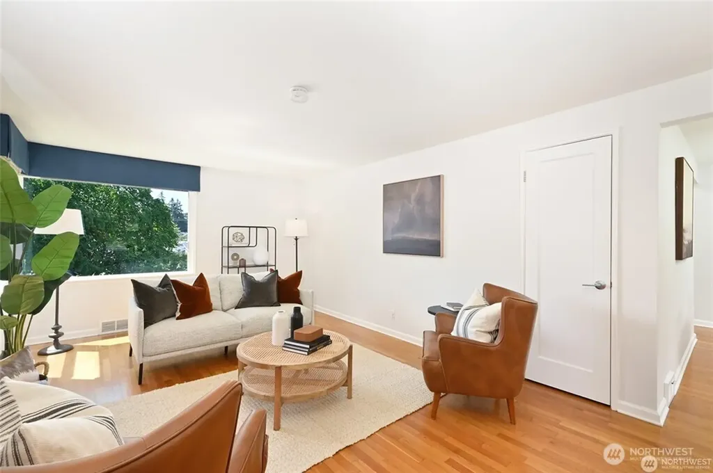 2607 31st Avenue W Seattle WA 98199