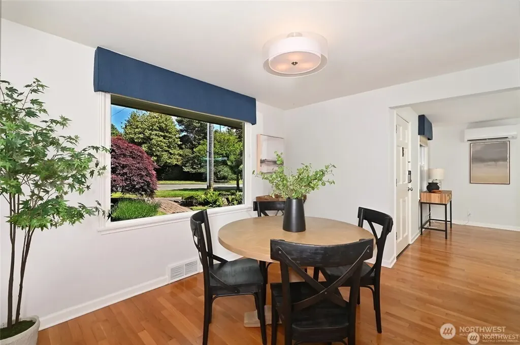 2607 31st Avenue W Seattle WA 98199