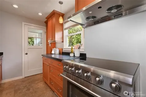 2607 31st Avenue W Seattle WA 98199