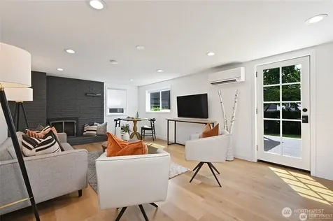 2607 31st Avenue W Seattle WA 98199