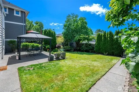 2607 31st Avenue W Seattle WA 98199