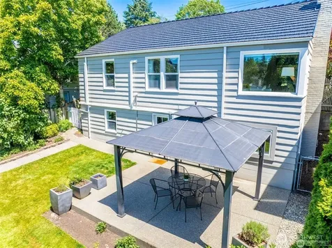 2607 31st Avenue W Seattle WA 98199