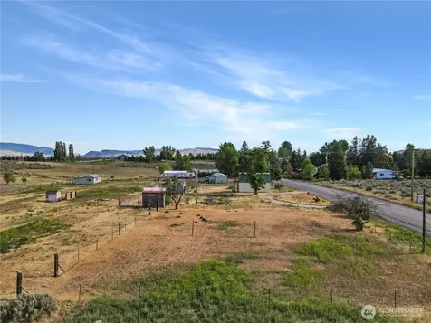 232 Greenacres Road Riverside WA 98849