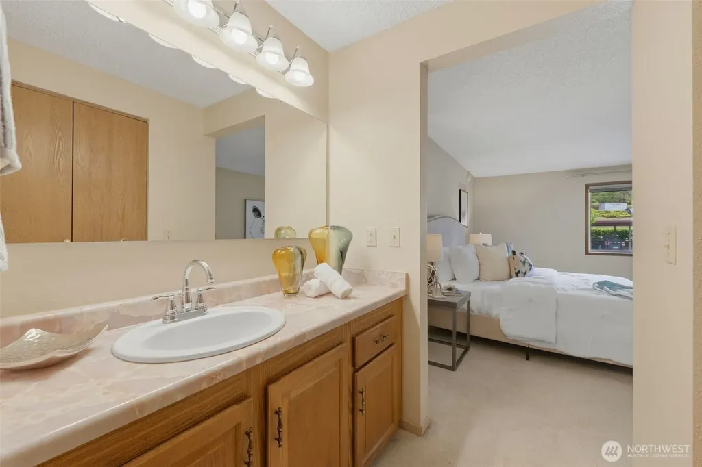 904 East Bay Drive NE Olympia WA 98506