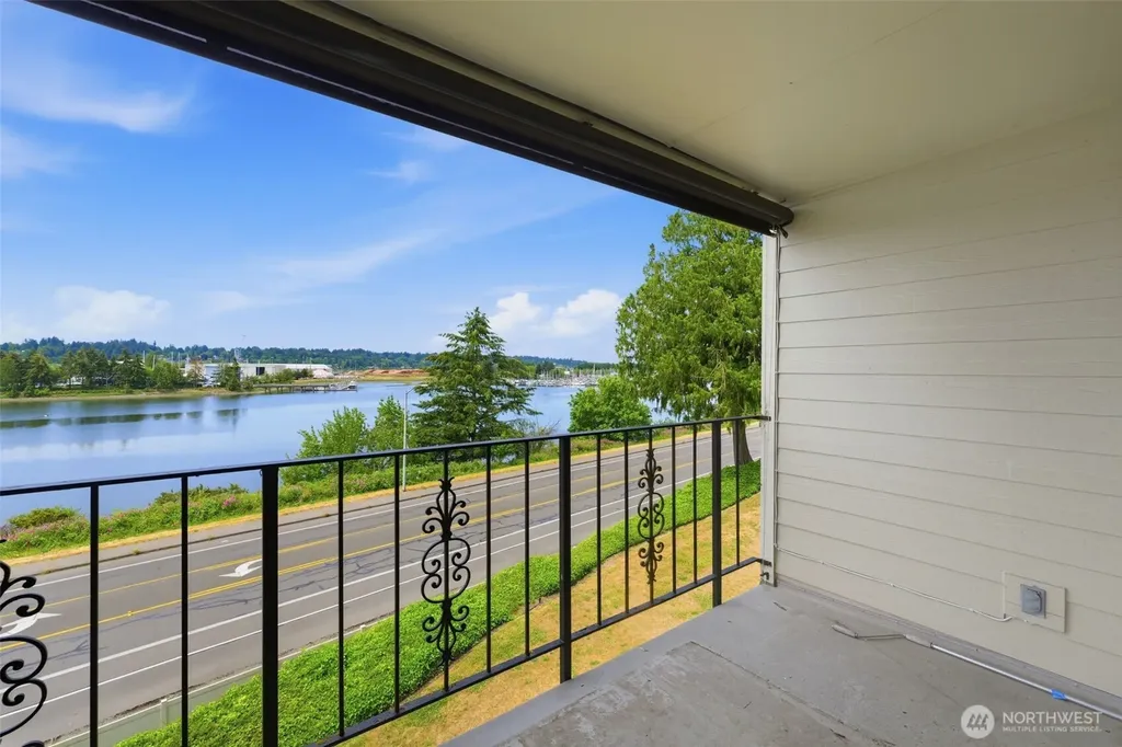 904 East Bay Drive NE Olympia WA 98506