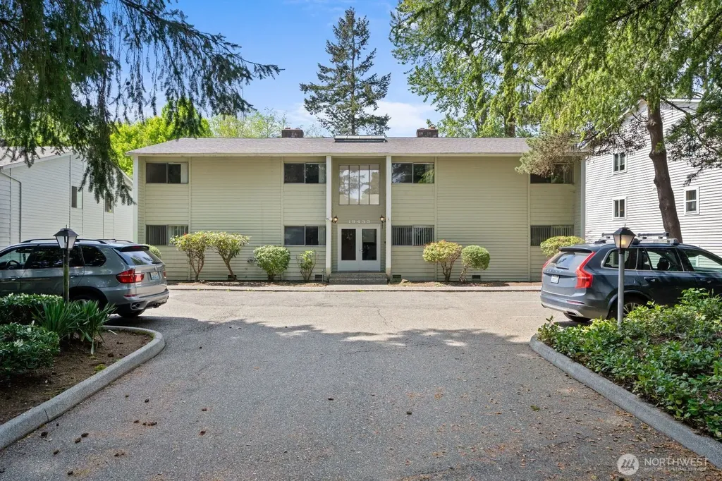 19433 28th Avenue NE Lake Forest Park WA 98155