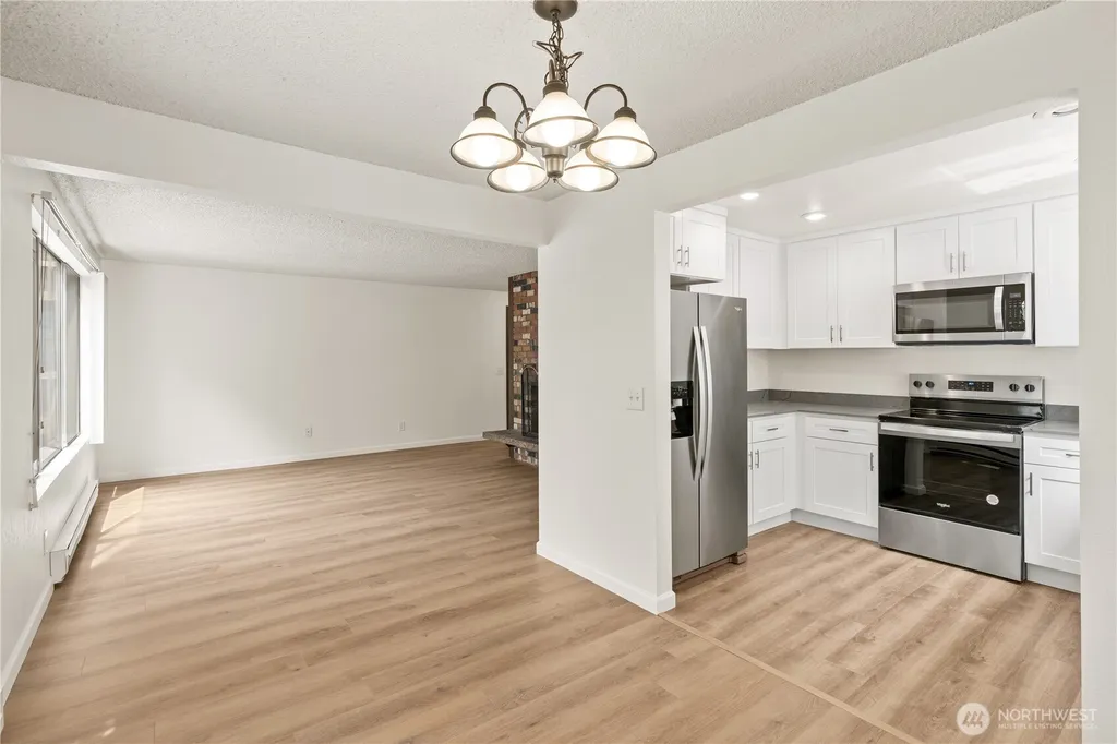 19433 28th Avenue NE Lake Forest Park WA 98155