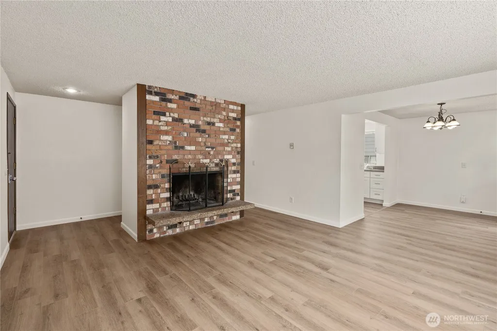 19433 28th Avenue NE Lake Forest Park WA 98155