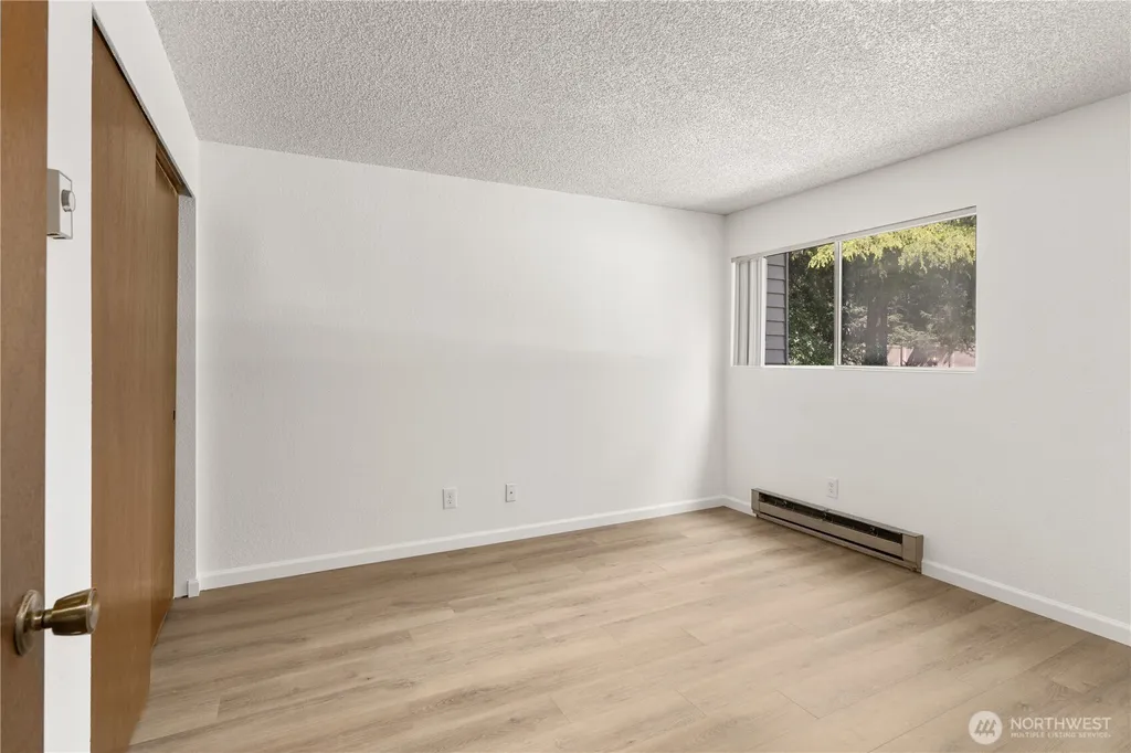 19433 28th Avenue NE Lake Forest Park WA 98155