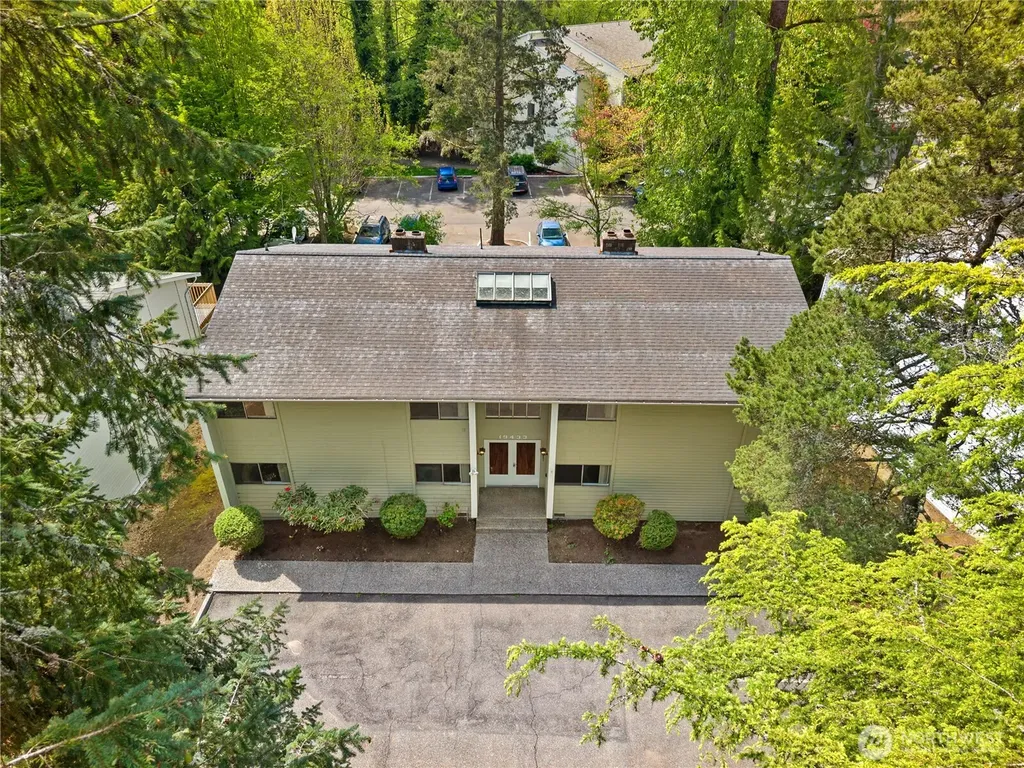 19433 28th Avenue NE Lake Forest Park WA 98155