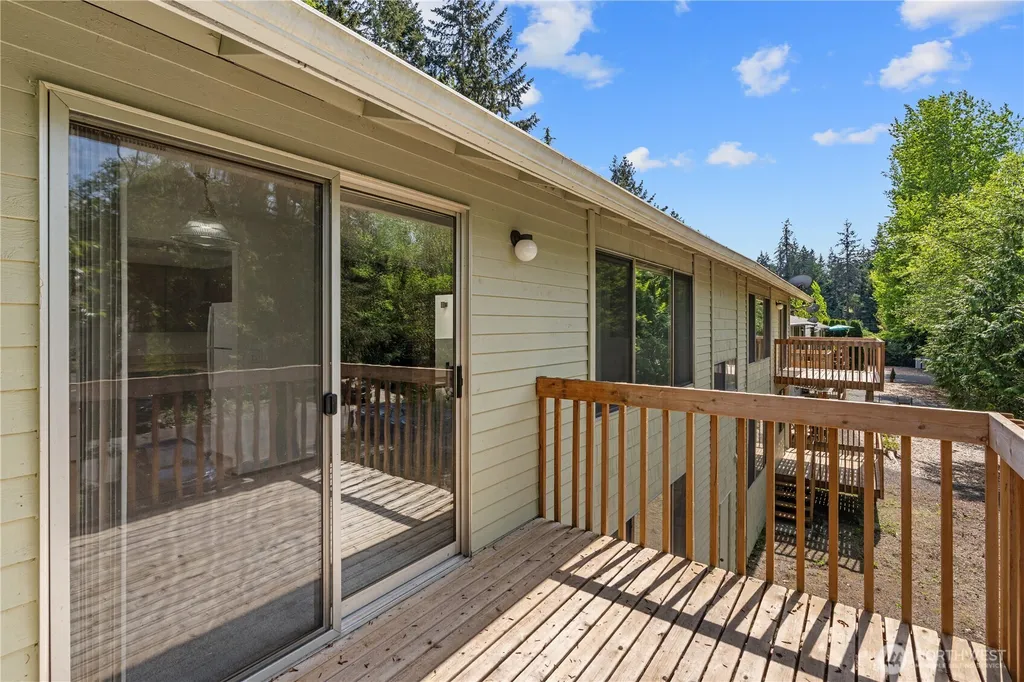 19433 28th Avenue NE Lake Forest Park WA 98155