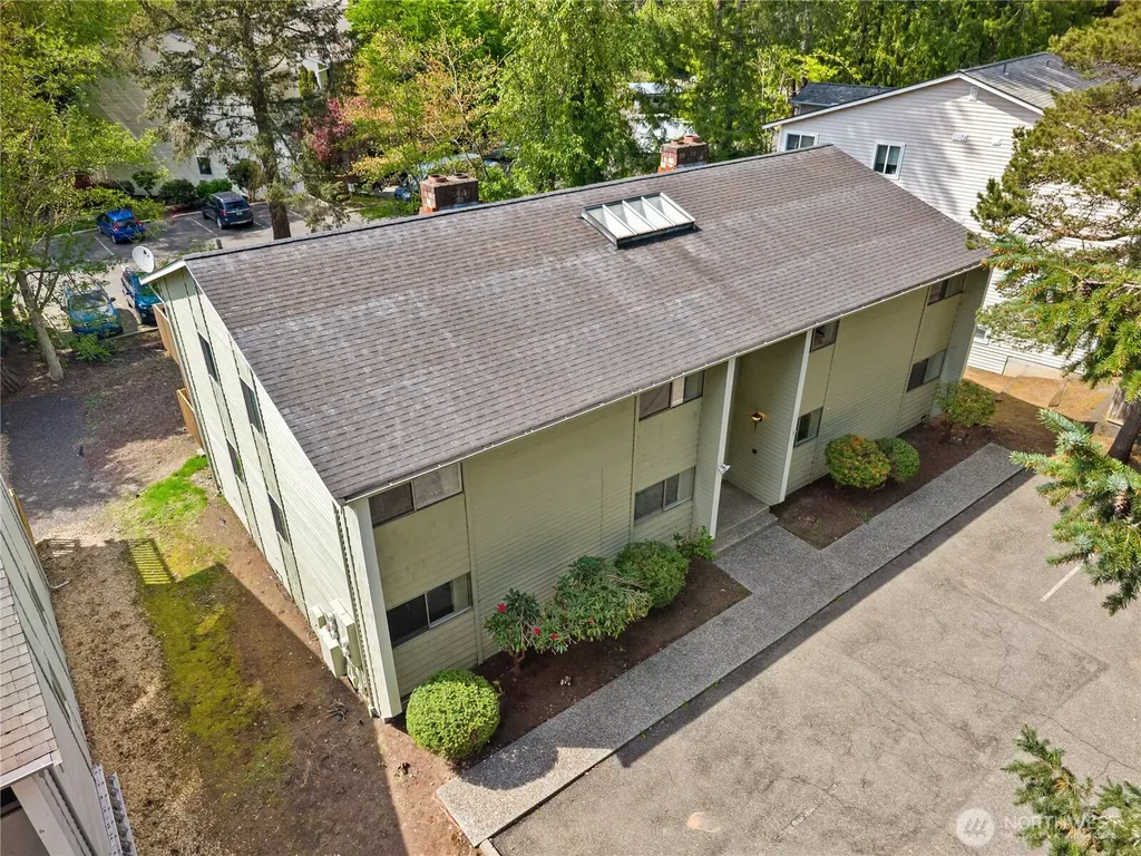 19433 28th Avenue NE Lake Forest Park WA 98155