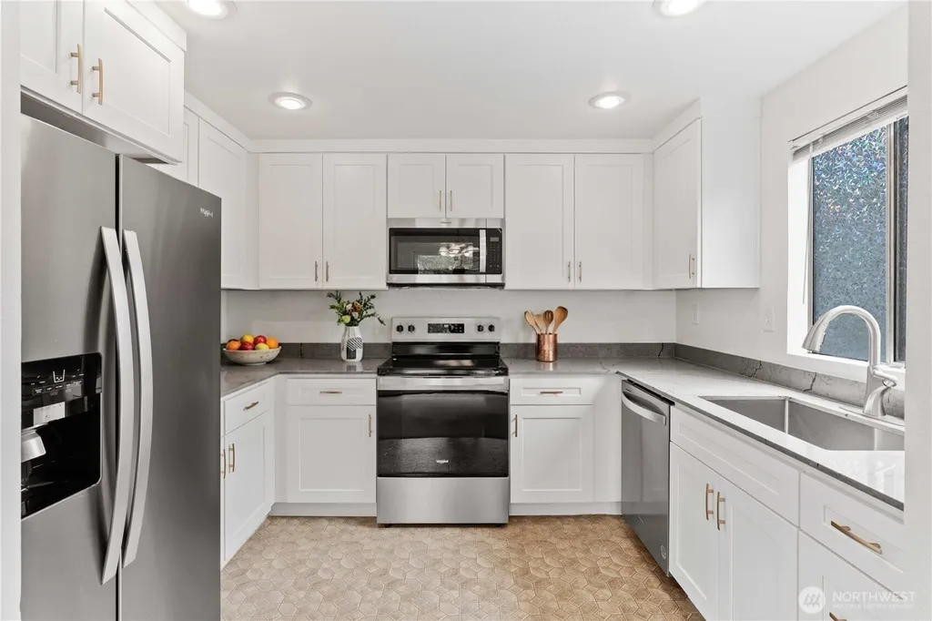 19433 28th Avenue NE Lake Forest Park WA 98155