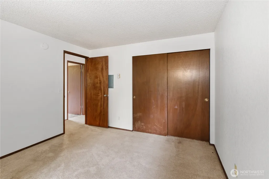 19433 28th Avenue NE Lake Forest Park WA 98155